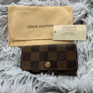 Louis Vuitton 4 key holder